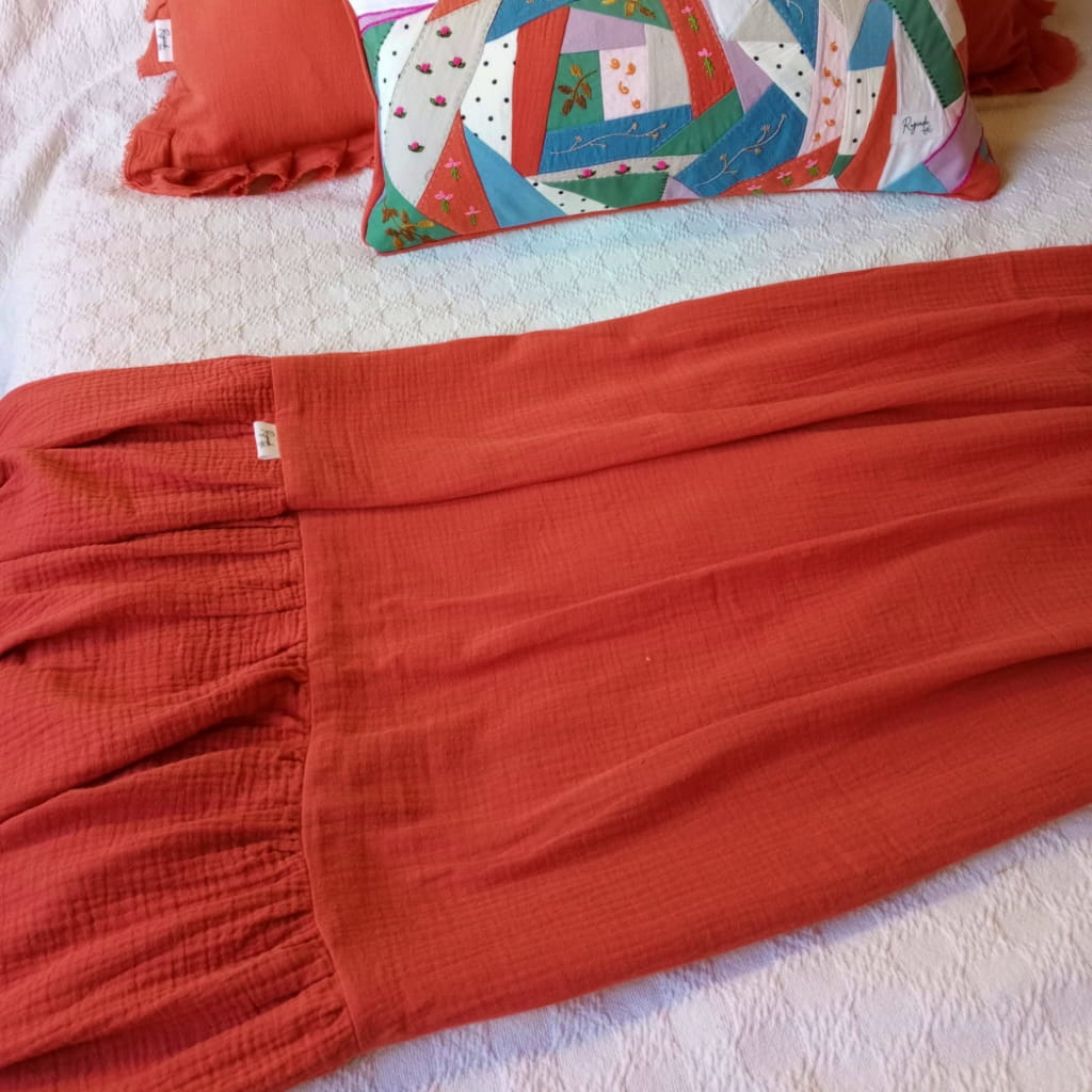 almohadon ladrillo algodón y pie de cama muselina
