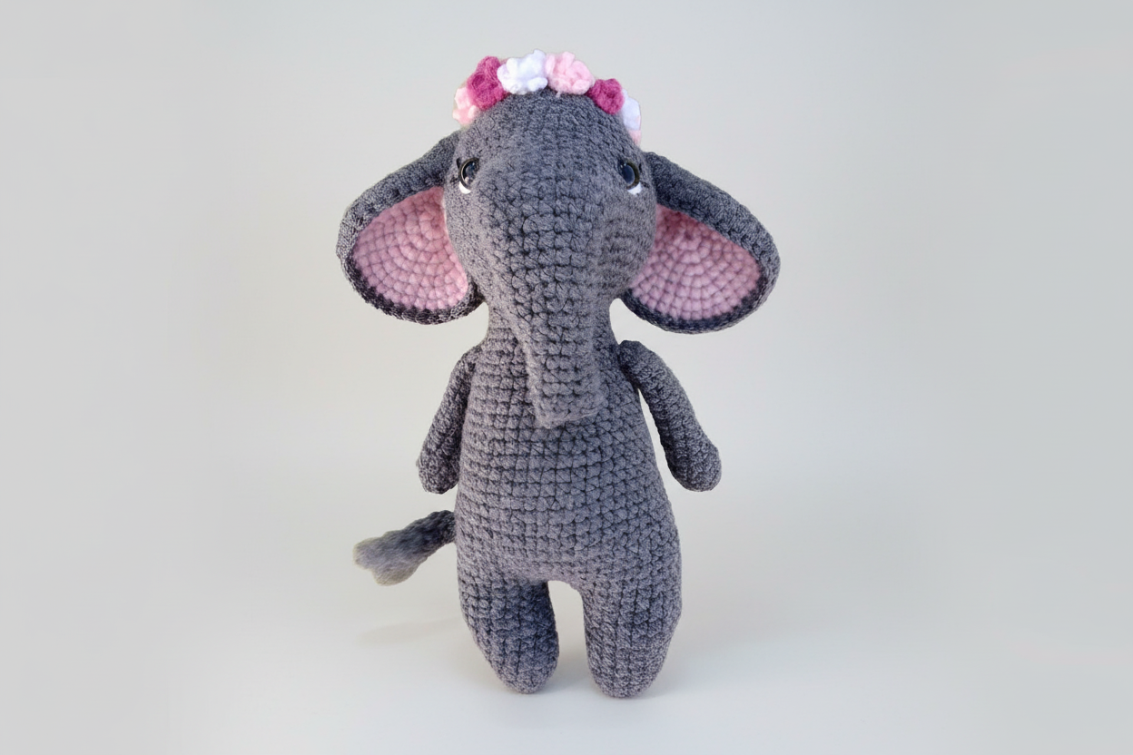 Elefante Tejido Crochet Con Flores Amigurumi Artesanal Gris Oscuro