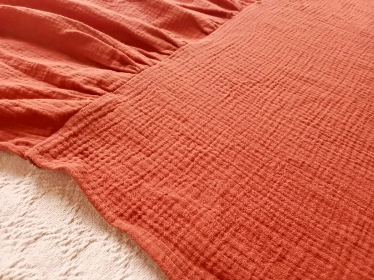 pie de cama manta volados color ladrillo terracota naranja muselina dormitorio sofa