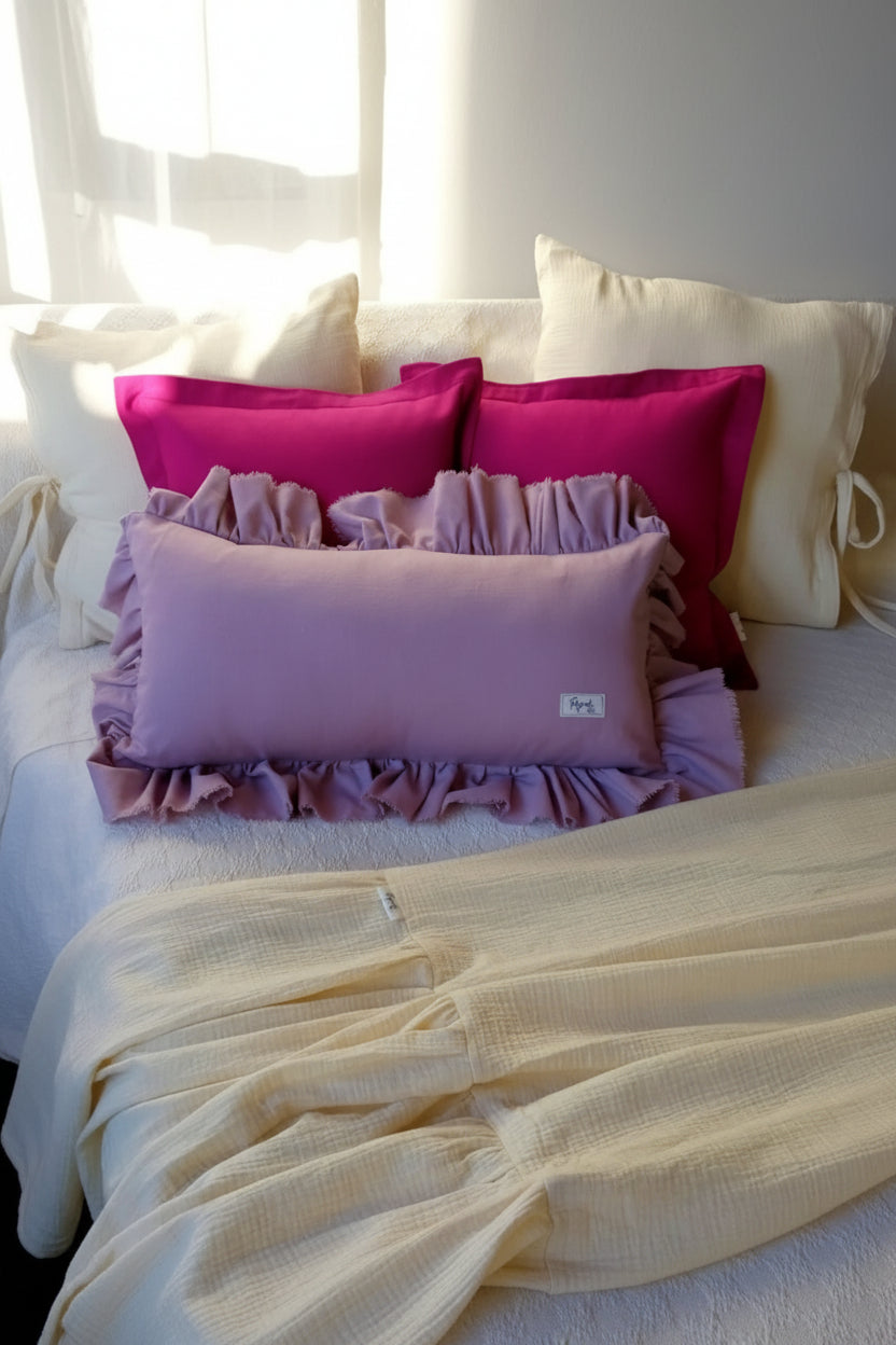 Almohadon y pie de cama lino y muselina fucsia marfil Rugiada