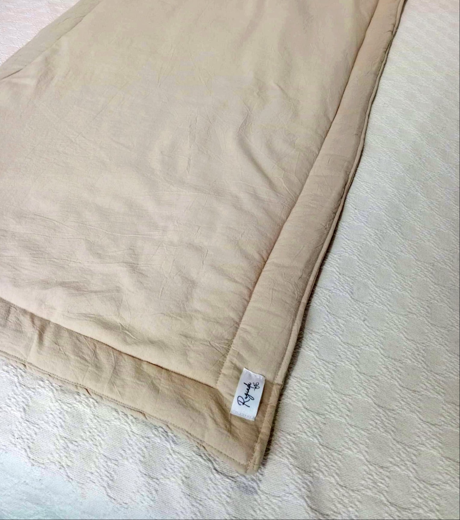 Pillow pie de cama cubre sofa beige Rugiada Textil
