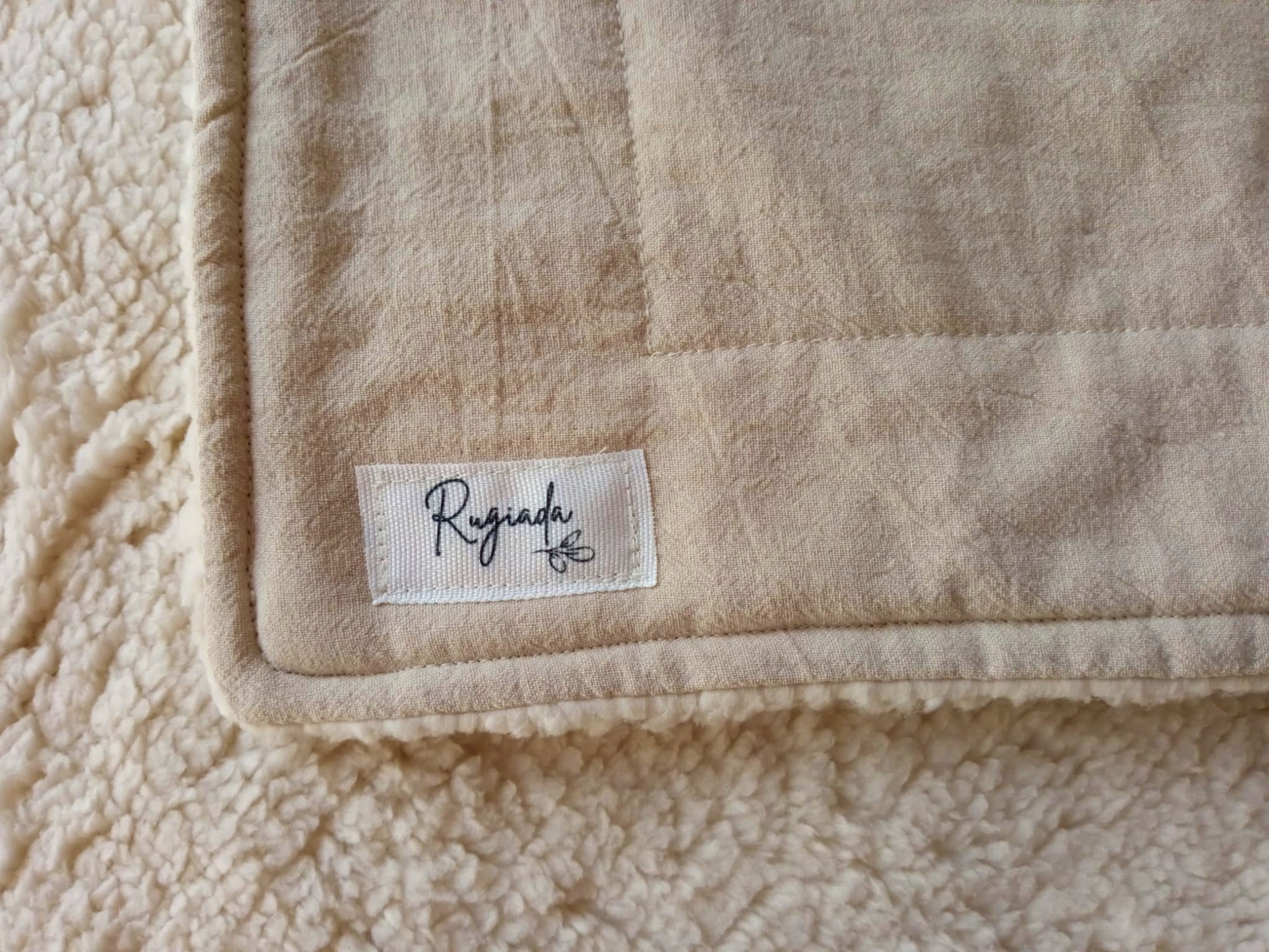 pie de cama throw manta de sherpa y tusor beige Rugiada