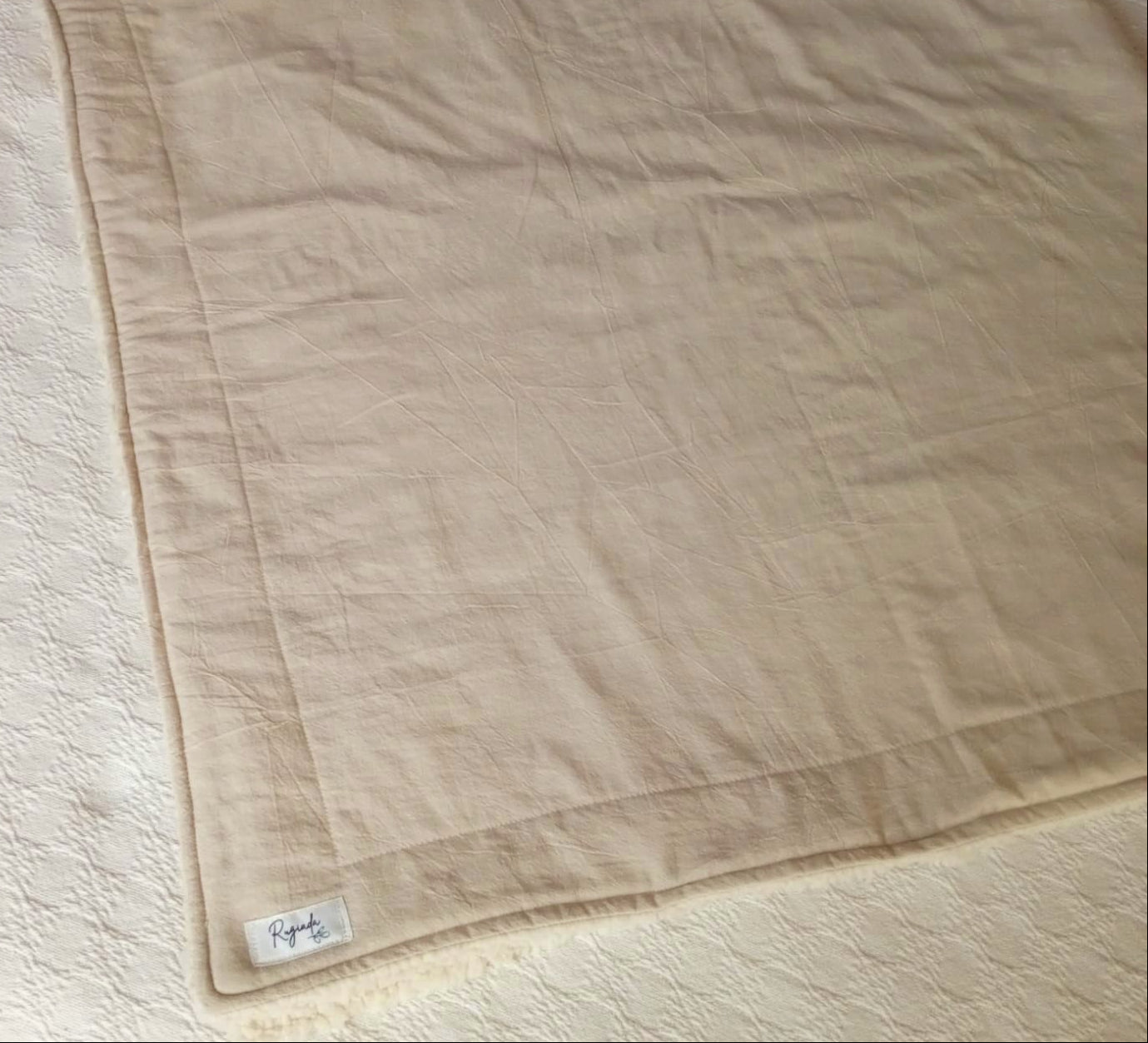 pie de cama throw manta de sherpa y tusor beige Rugiada