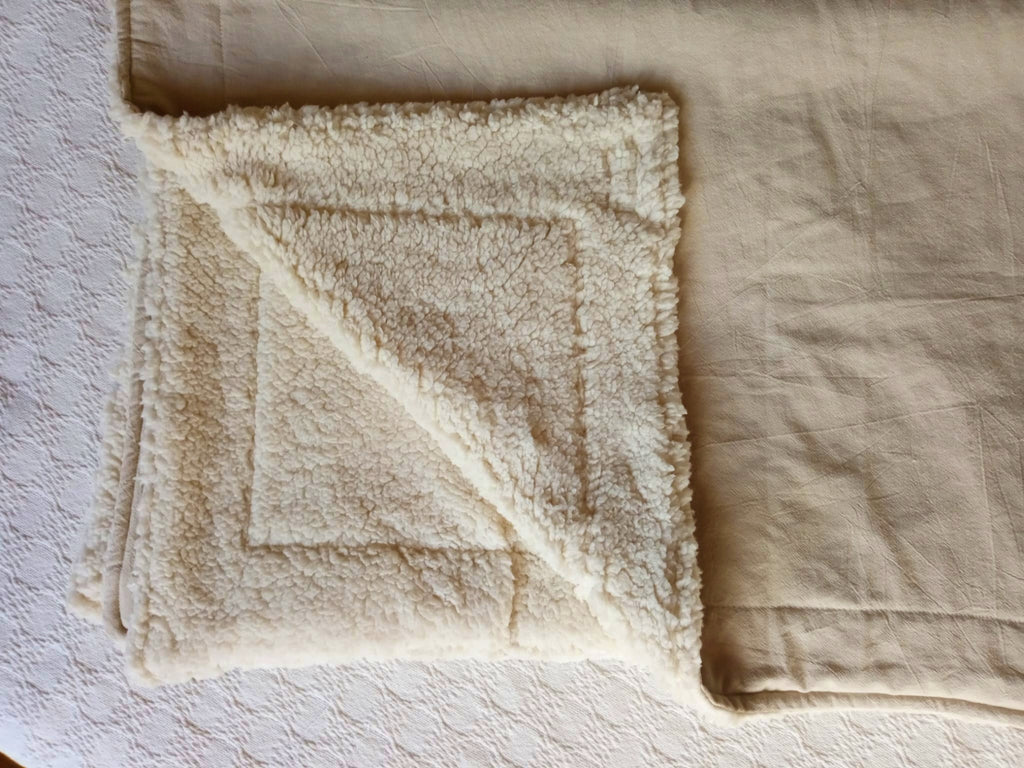 pie de cama throw manta de sherpa y tusor beige Rugiada
