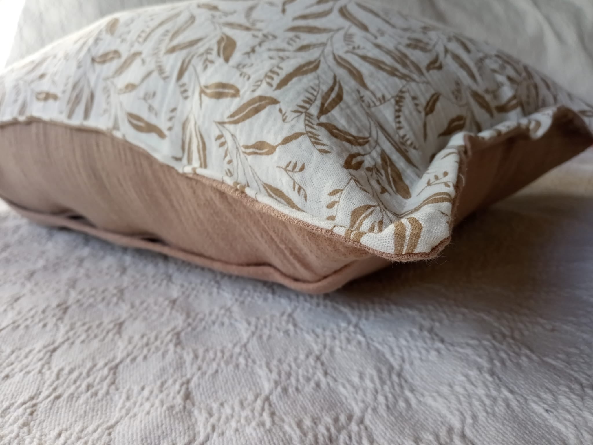 Funda de Almohadón 40 x 40 
muselina algodón beige