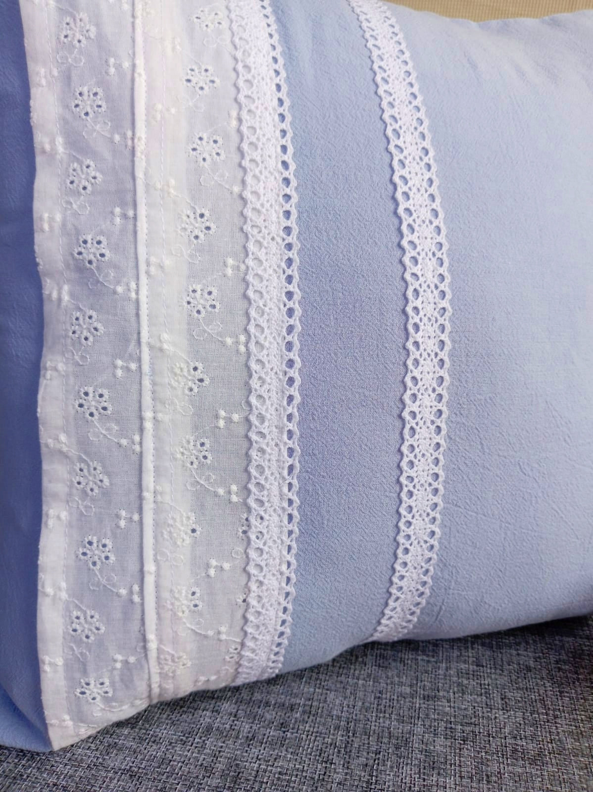Almohadón Celeste Algodón Broderie 40x40 Rugiada Textil