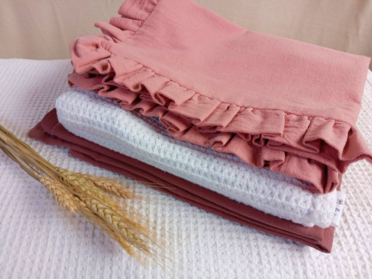 Pack Textil 5 Almohadones + Pie De Cama Rugiada