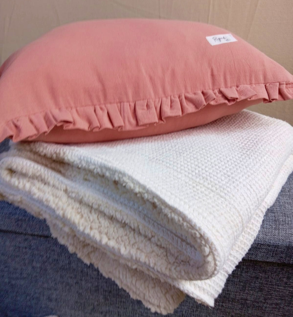 Pack Textil 5 Almohadones + Pie De Cama Rugiada