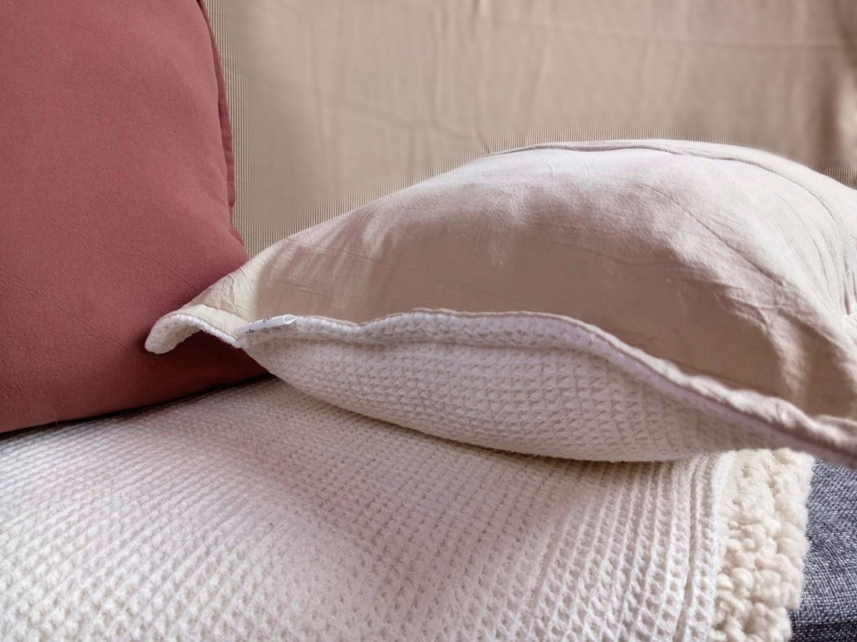 Pack Textil 5 Almohadones + Pie De Cama Rugiada