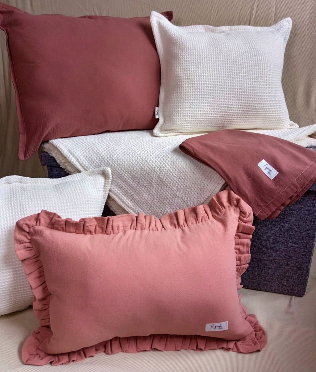 Pack Textil 5 Almohadones + Pie De Cama Rugiada