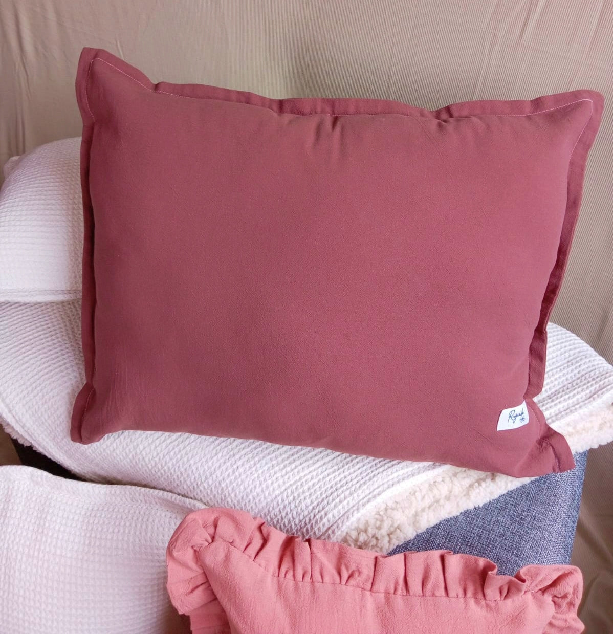 Pack Textil 5 Almohadones + Pie De Cama Rugiada