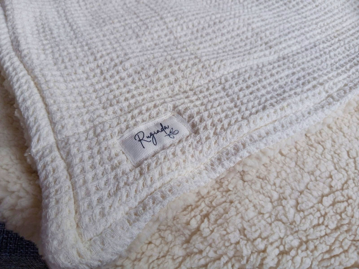 Pack Textil 5 Almohadones + Pie De Cama Rugiada