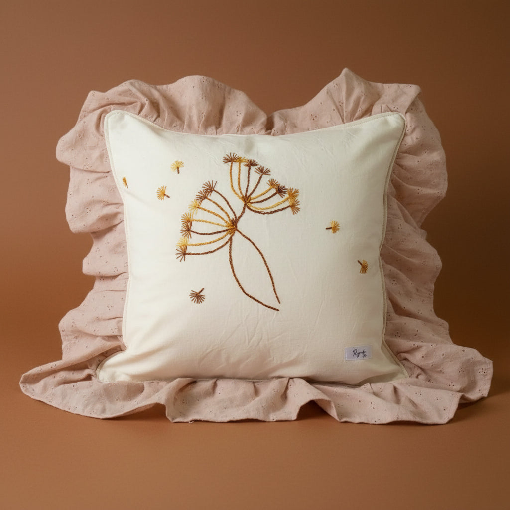 Almohadon bordado botanico con volados