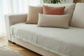 cubre sofa Pillow beige con almohadones rosa ladrillo algodon tusor