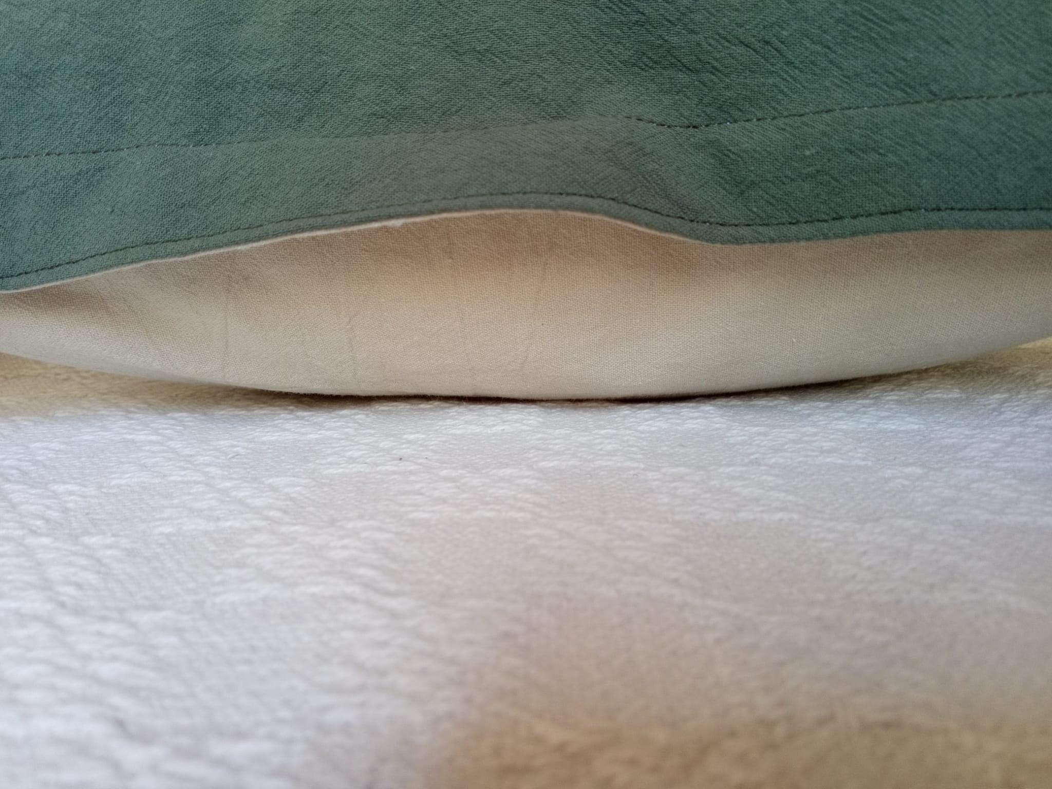 Funda Bicolor de Almohadón Tusor Verde Beige 40 x 40 Rugiada Textil
