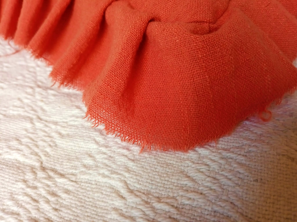 Funda de Almohadón color Terracota. Con Volados 40 x 40 cm Rugiada