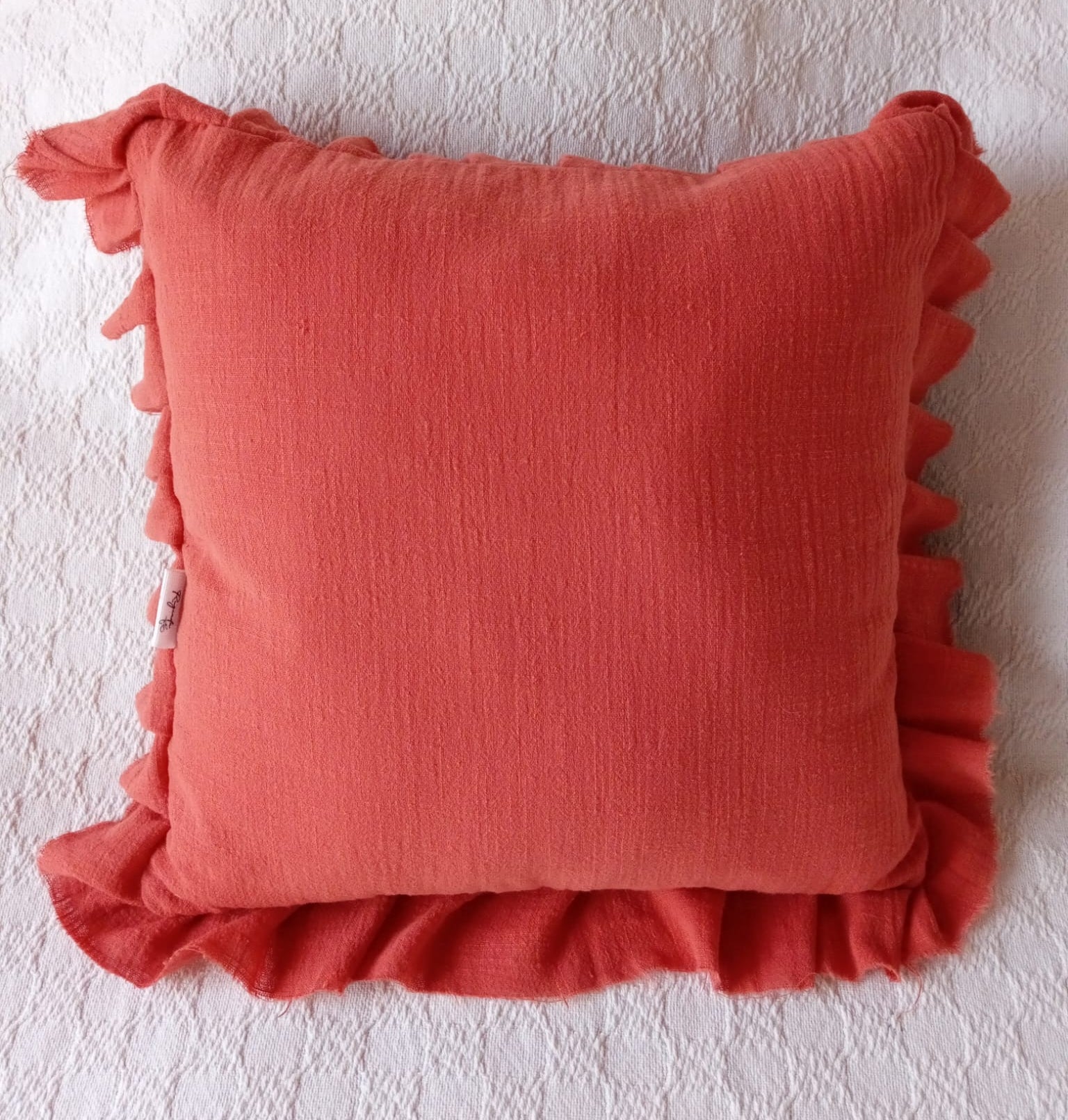 Funda de Almohadón color Ladrillo. Con Volados 40 x 40 cm Rugiada