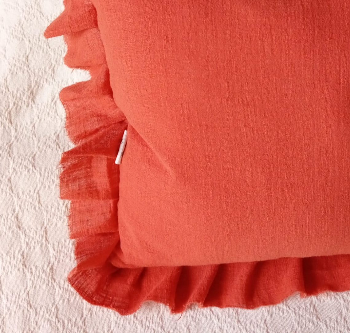 Funda de Almohadón color Ladrillo. Con Volados 40 x 40 cm Rugiada