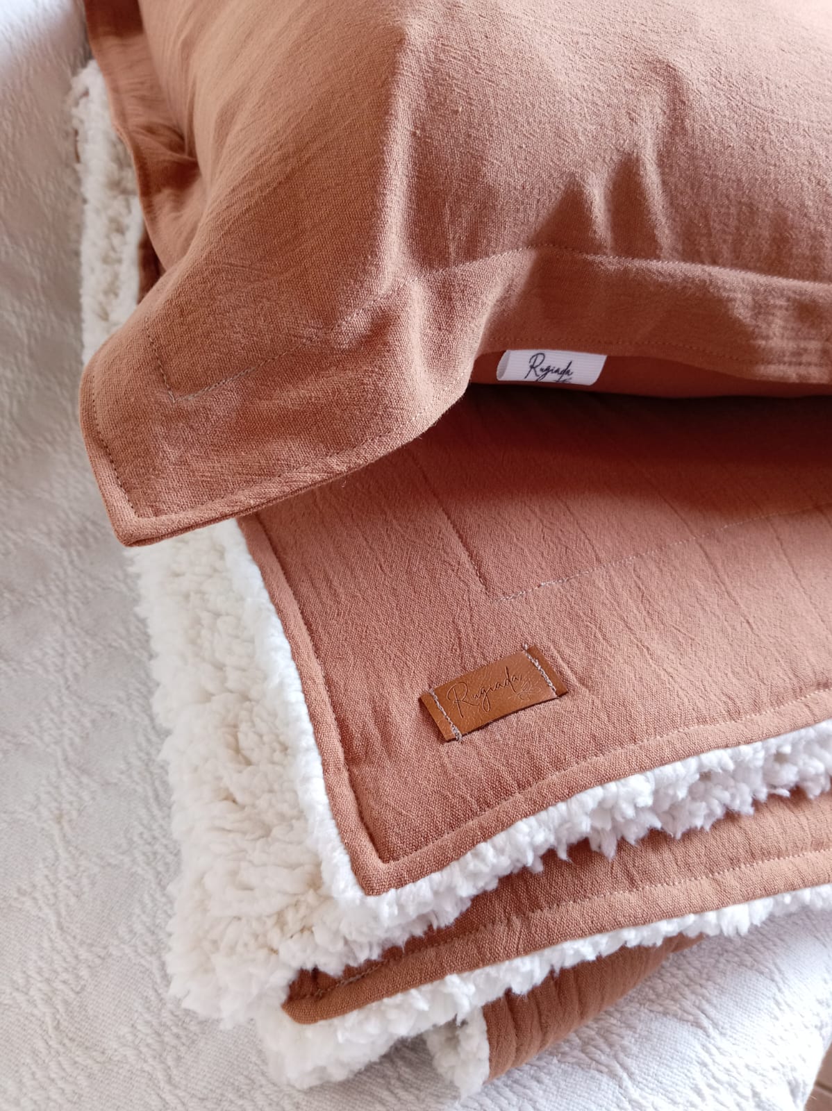 Manta Throw Pie de Cama Sherpa y Tusor 165 cm - Talle S y M - Rugiada