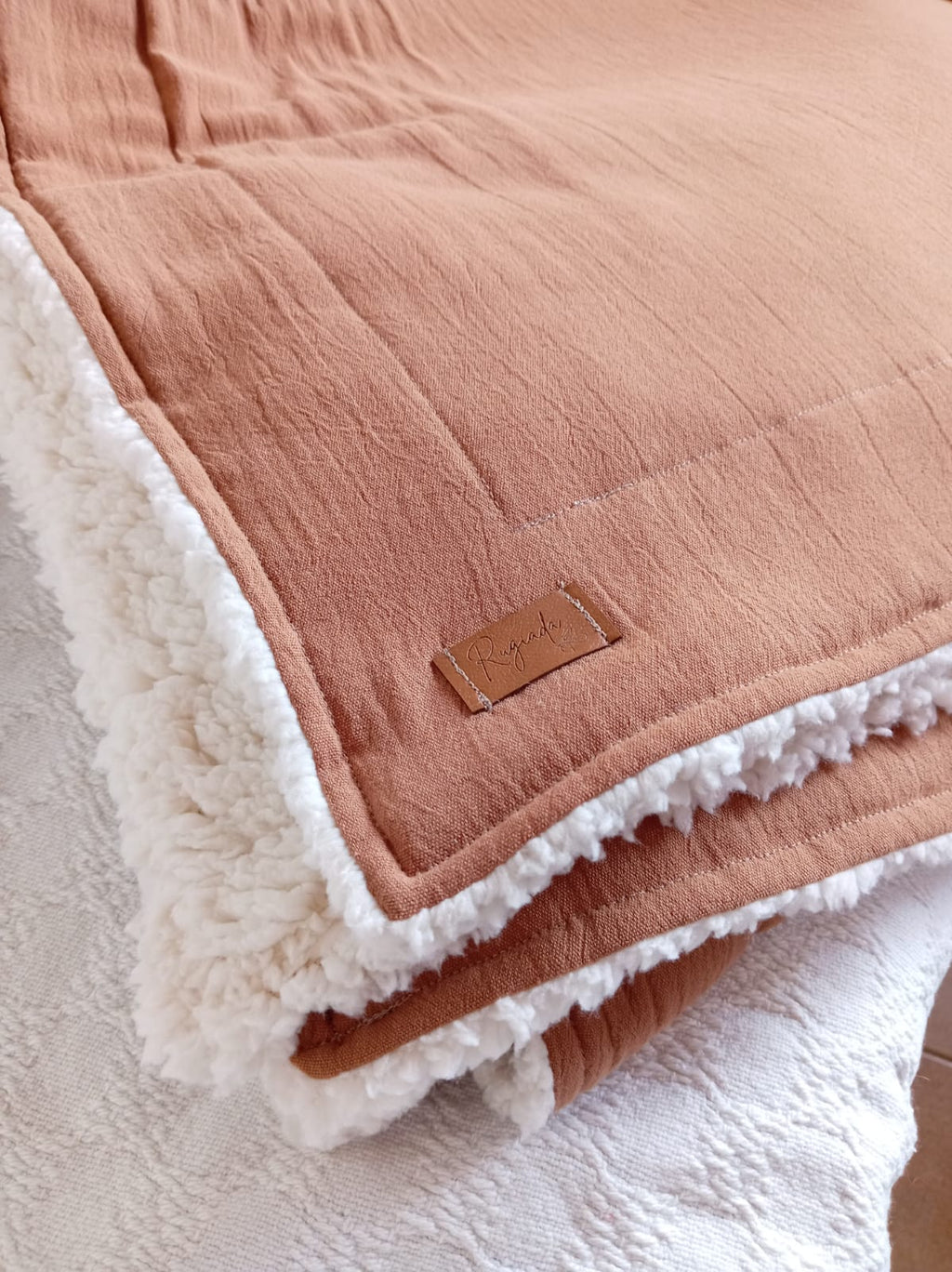 Manta Throw Pie de Cama Sherpa y Tusor 165 cm - Talle S y M - Rugiada