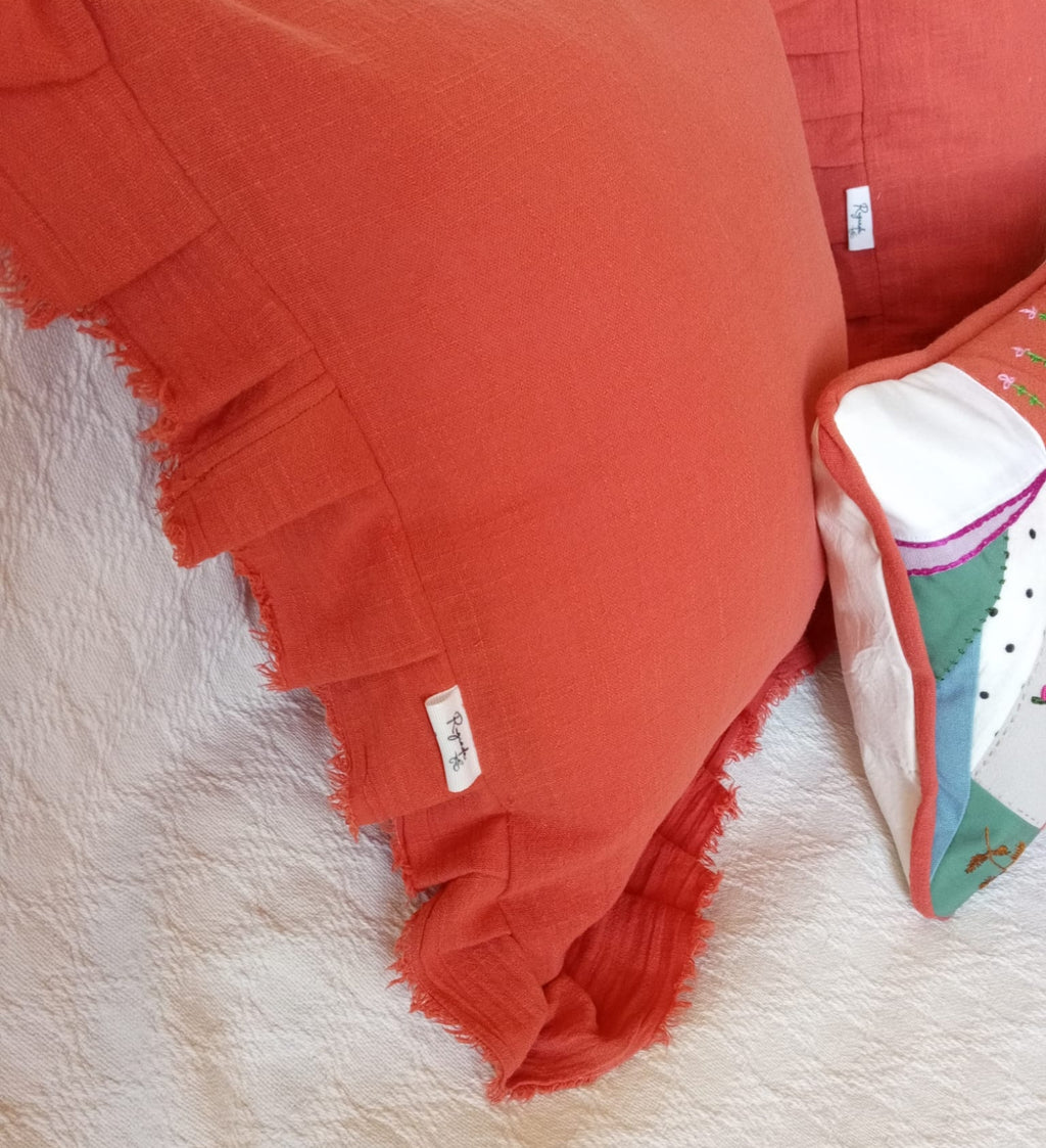 almohadon ladrillo algodón y pie de cama muselina