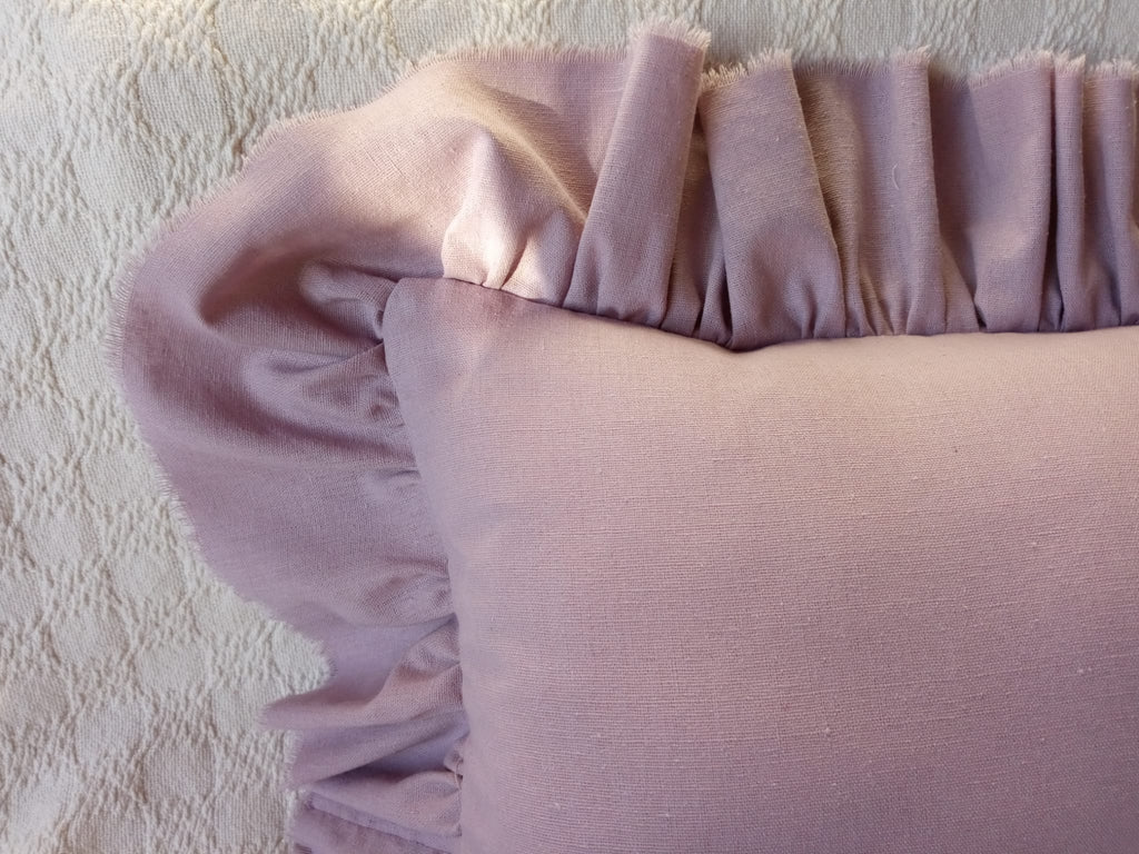 Almohadon y pie de cama lino y muselina fucsia marfil Rugiada