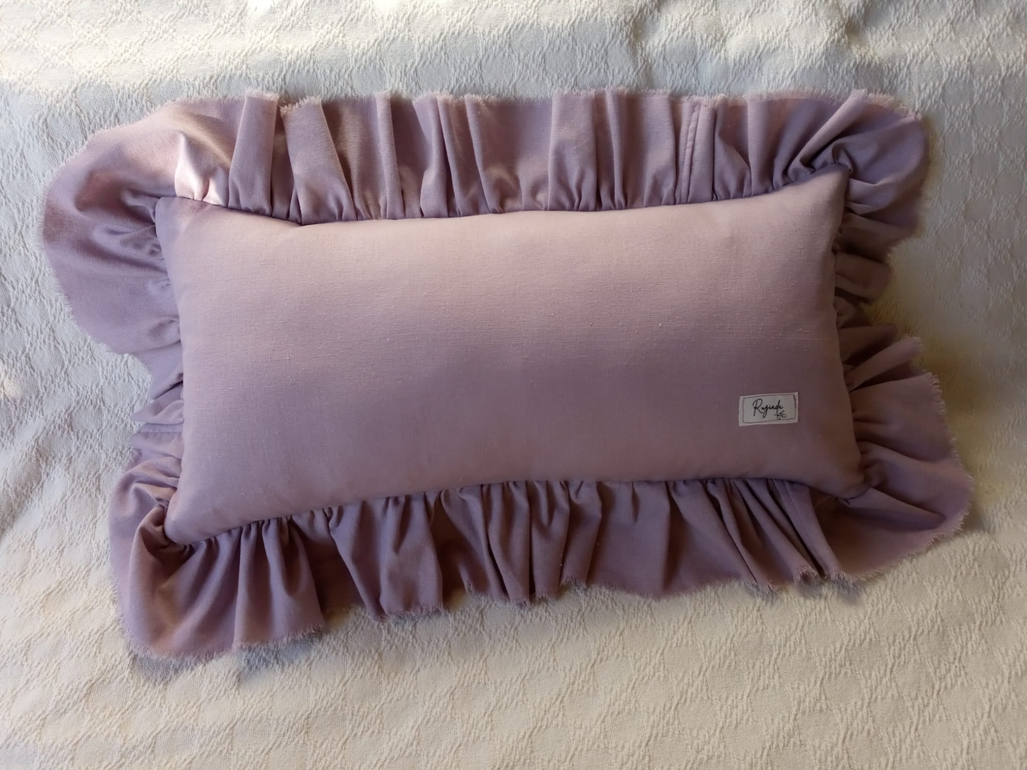 Almohadon y pie de cama lino y muselina fucsia marfil Rugiada