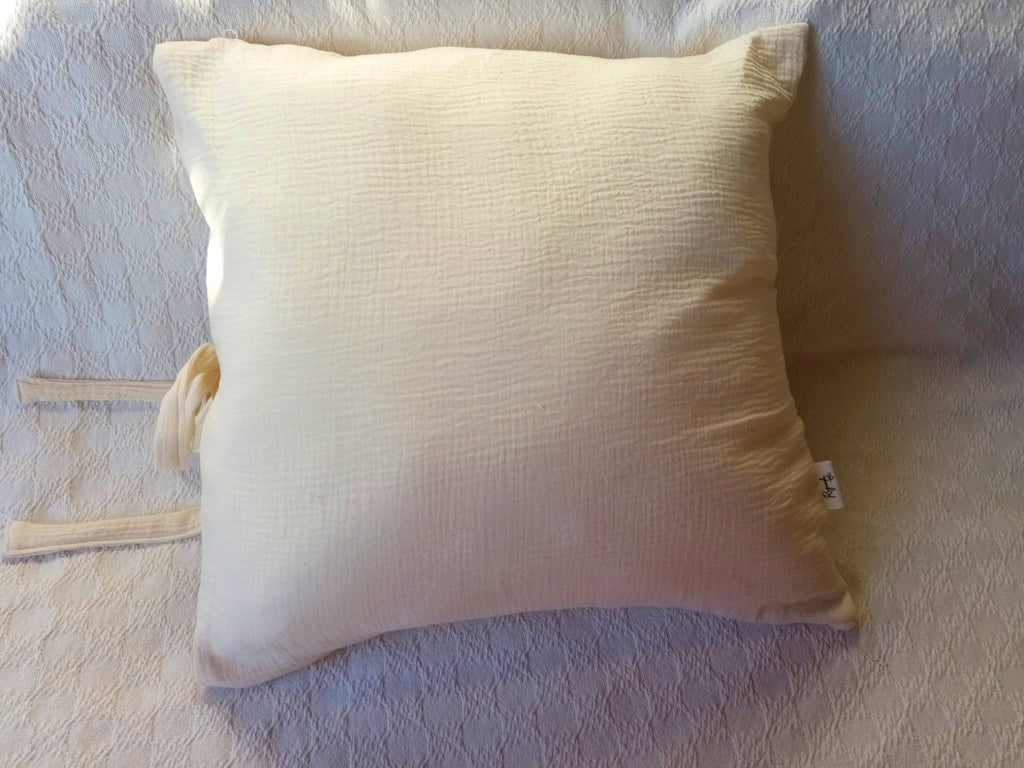 Almohadon y pie de cama lino y muselina fucsia marfil Rugiada
