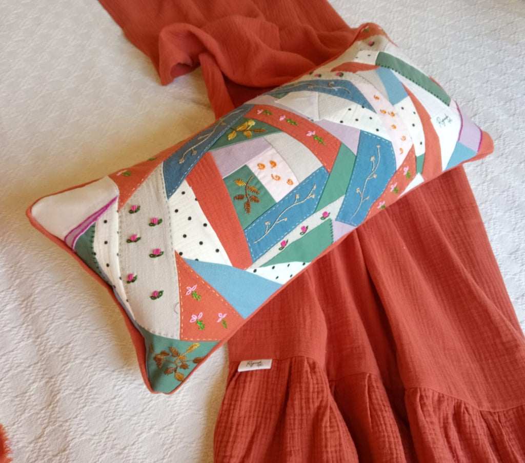 almohadon ladrillo algodón y pie de cama muselina