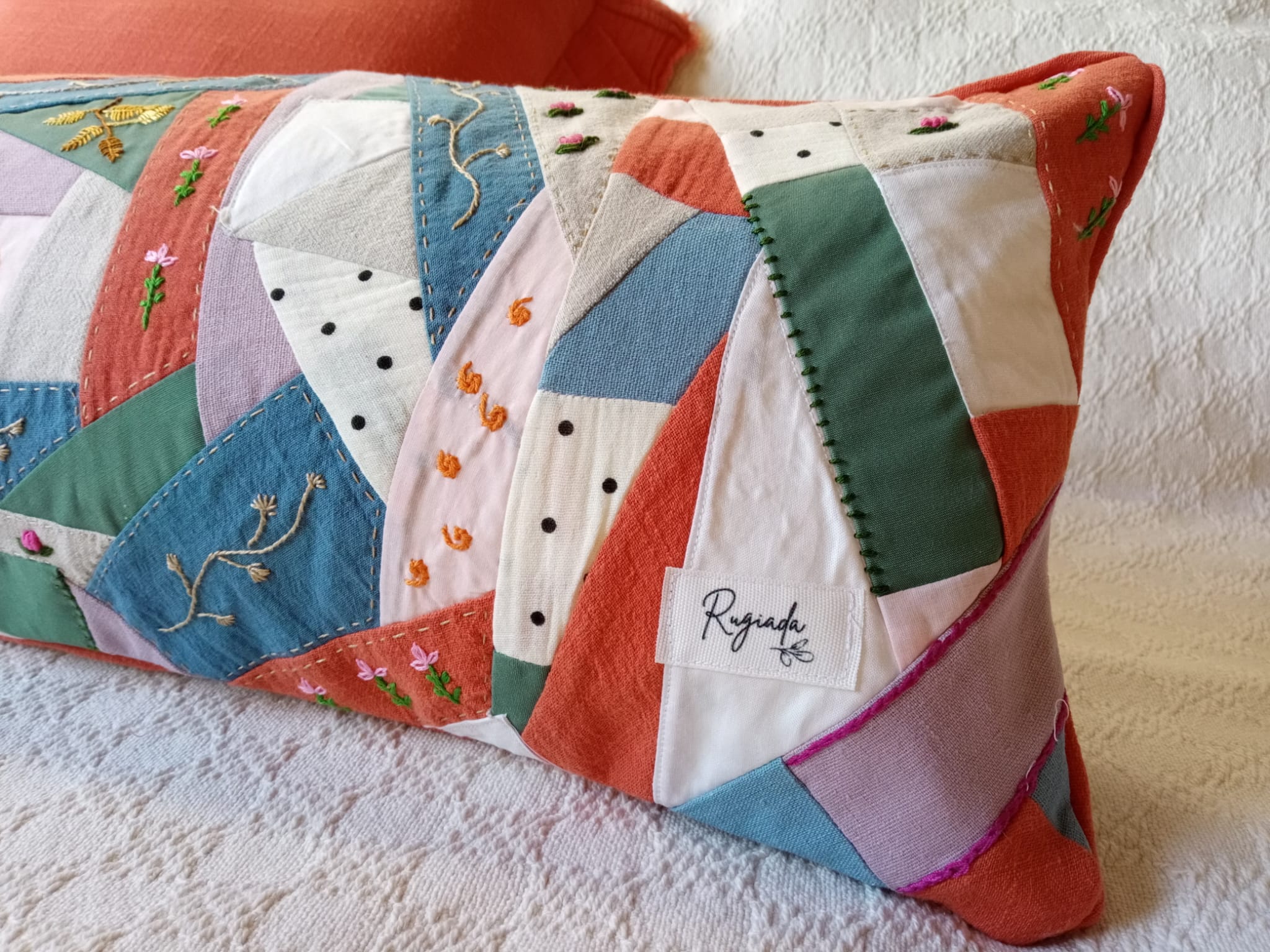 almohadon ladrillo algodón y pie de cama muselina