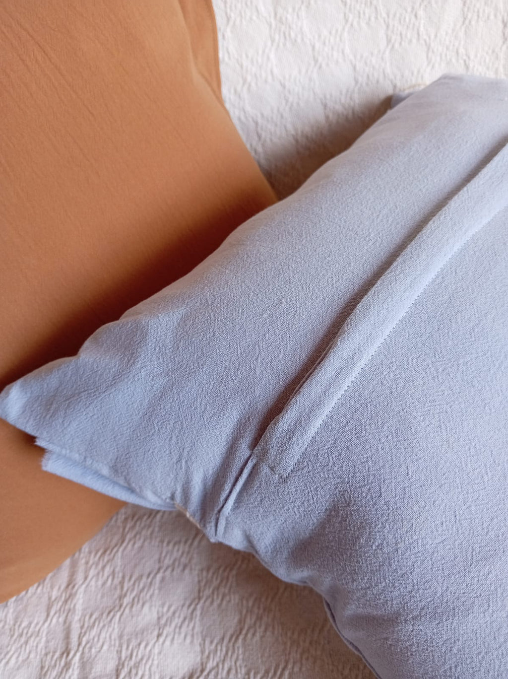 almohadon tusor celeste volados rugiada