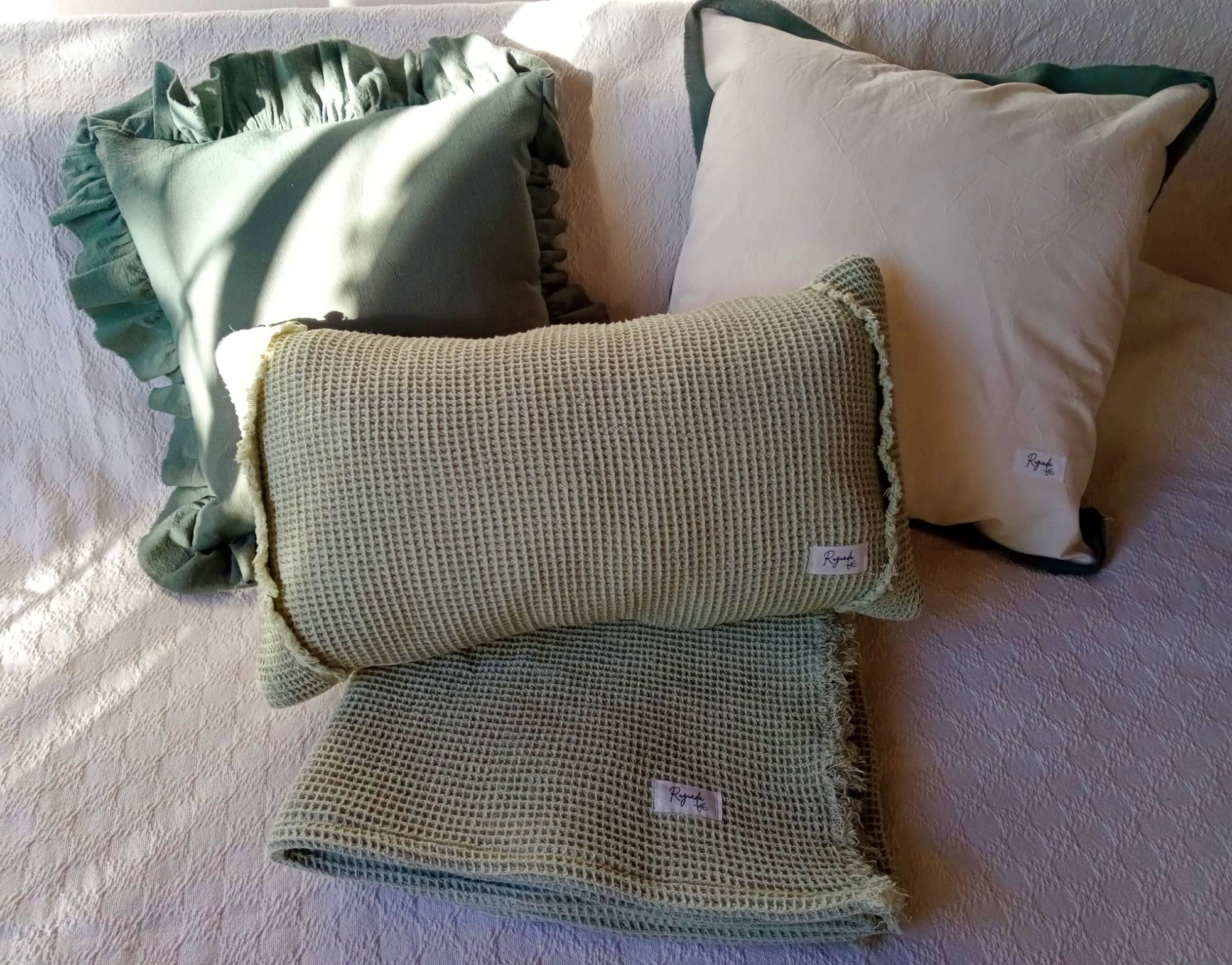 almohadon lienzo tusor verde nido verde malva rugiada textil
