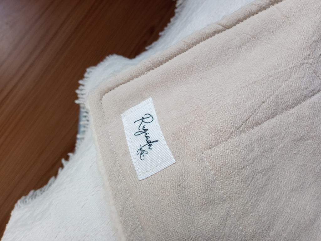video pie de cama throw manta de sherpa y tusor beige Rugiada